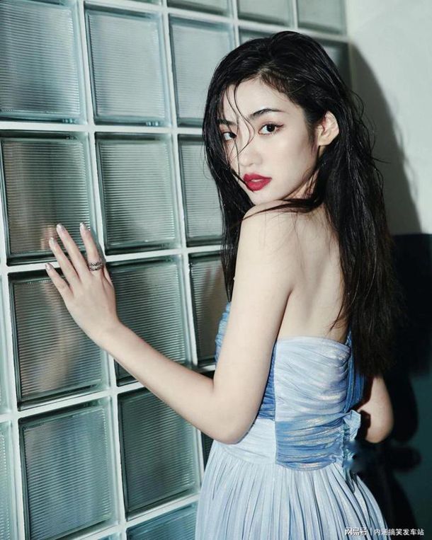 撞個滿懷的意思是什么 撞個滿懷的意思是什么
